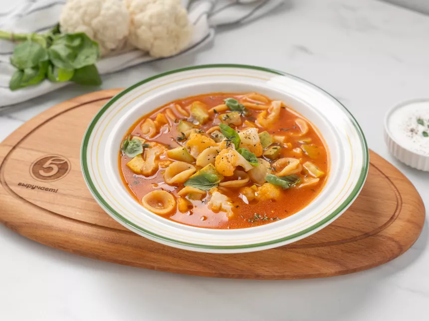 Овощной суп с пастой и кабачками